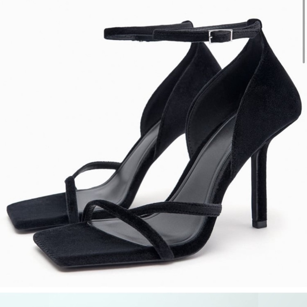HEELED VELVET SANDALS